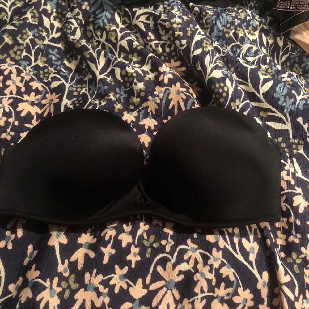 NWOT- VS bombshell strapless bra 32B
